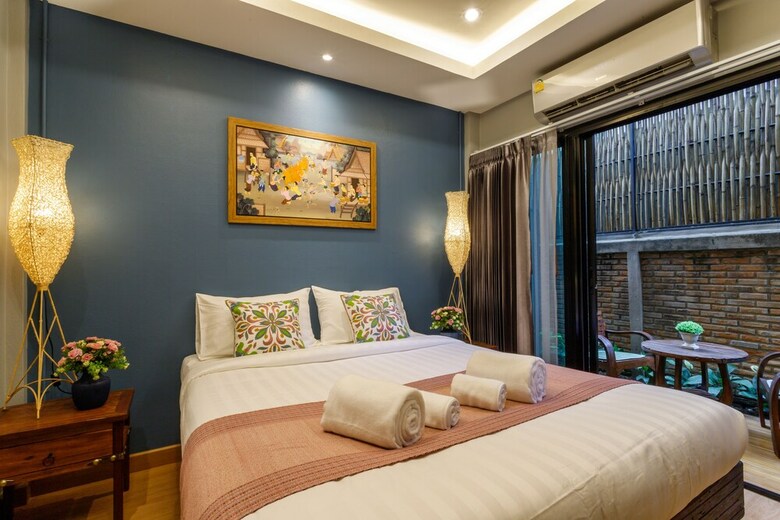Hotel Hostel One Art & Gallery
