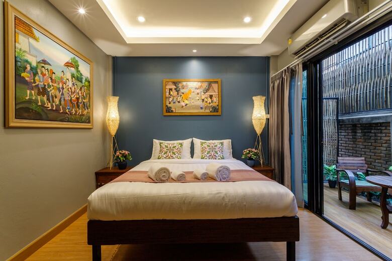 Hotel Hostel One Art & Gallery