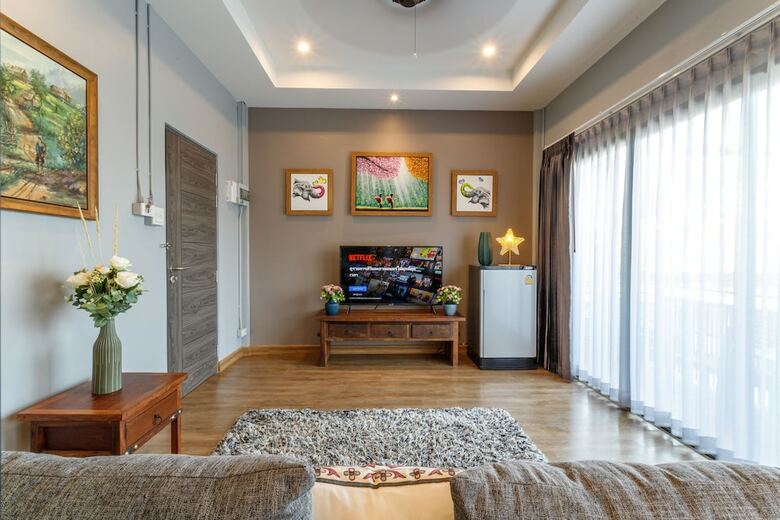 Hotel Hostel One Art & Gallery