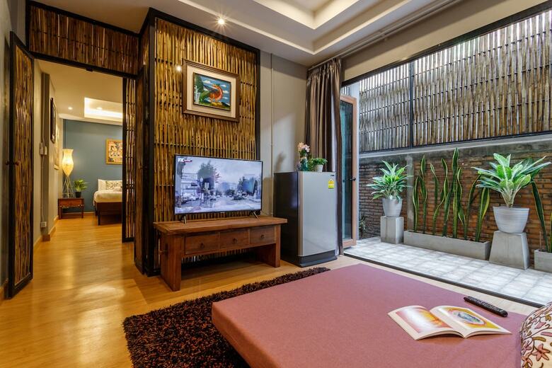 Hotel Hostel One Art & Gallery
