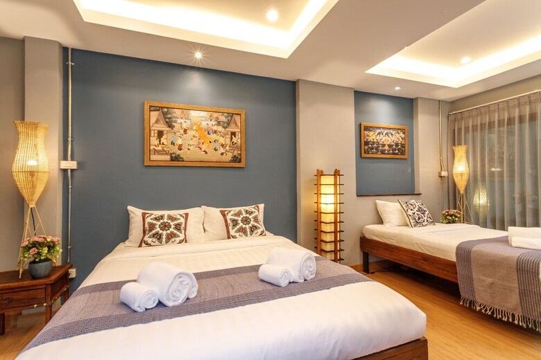 Hotel Hostel One Art & Gallery