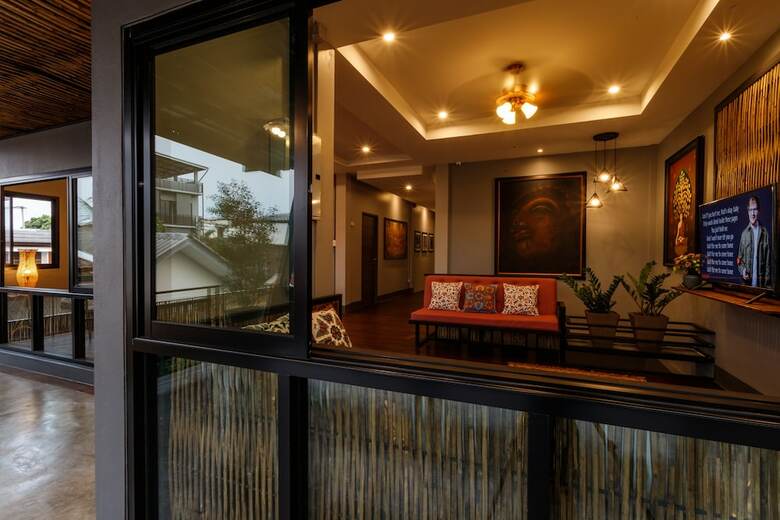 Hotel Hostel One Art & Gallery