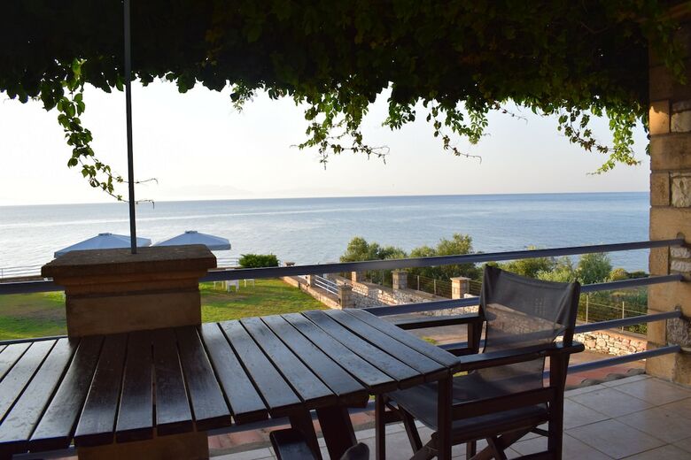 Alexandros Apartments