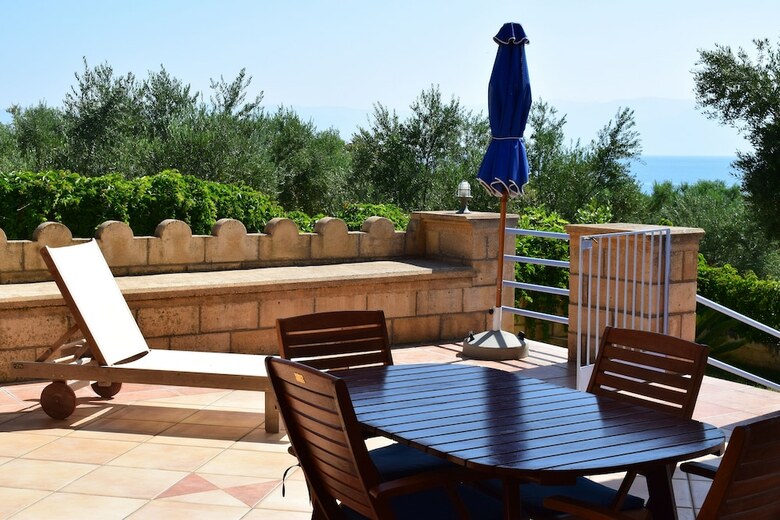 Alexandros Apartments