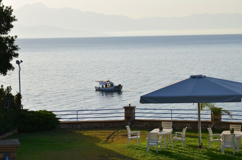 Alexandros Apartments