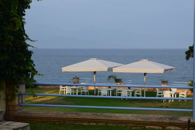 Alexandros Apartments