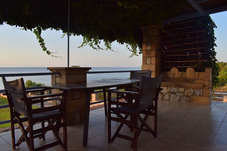 Alexandros Apartments