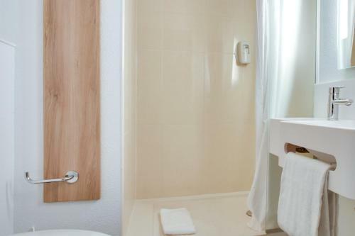 Hotel H�tel B&B Reims Bezannes