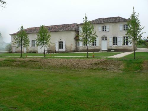 Hostal Chambres D'h�tes Et G�tes Du Ch�teau De Clauzuroux