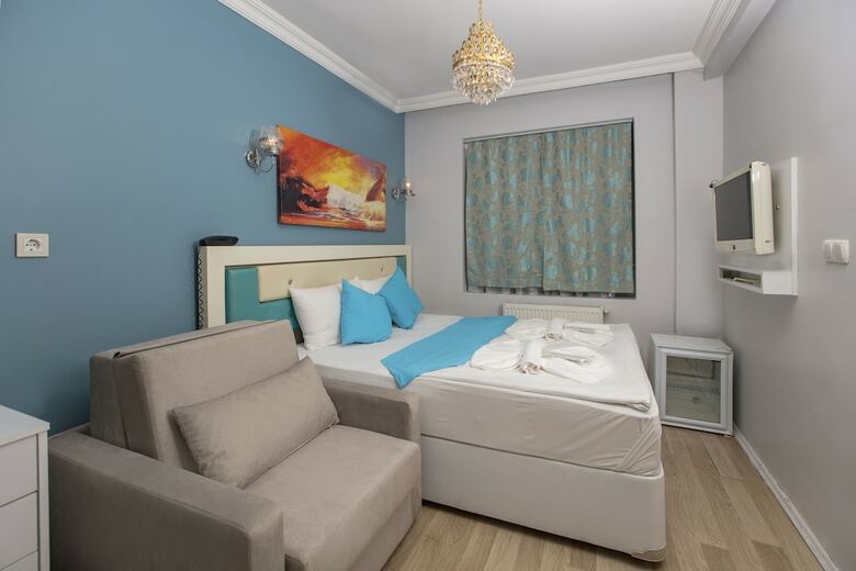 Royal Family Hotel