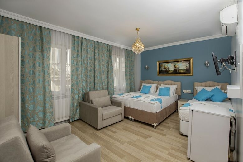 Royal Family Hotel