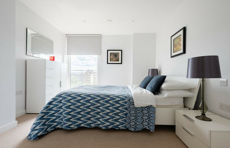 2 Bed 2 Bath Greenwich Apart. - London