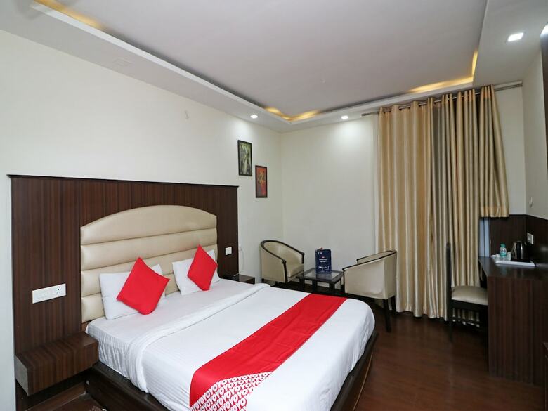 Hotel Capital O 24994 Castle View