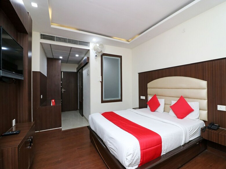 Hotel Capital O 24994 Castle View