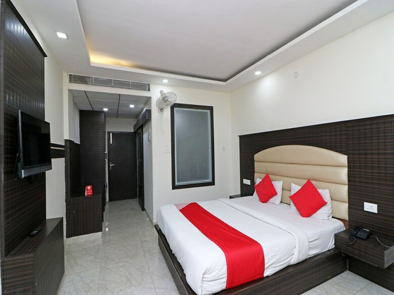 Hotel Capital O 24994 Castle View