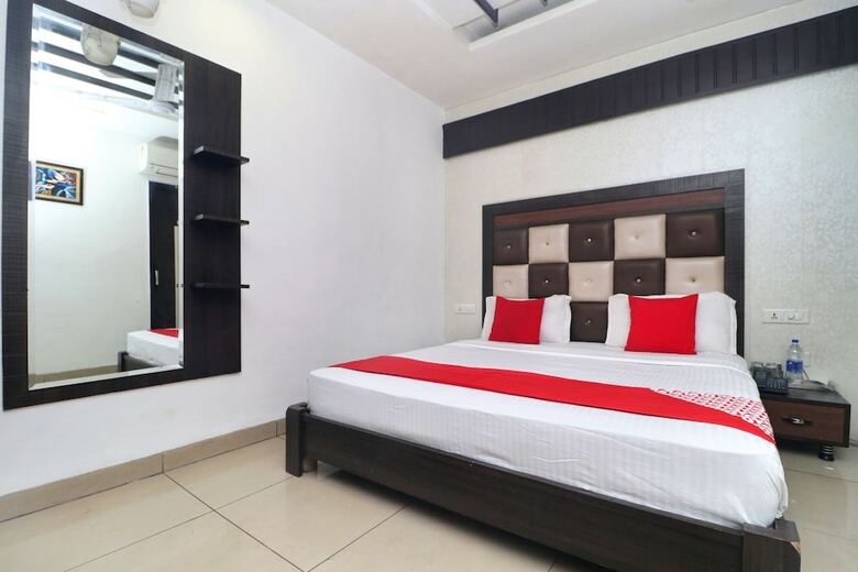 Oyo 19392 Hotel Lexis