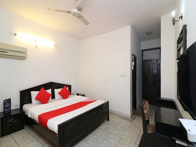 Hotel Oyo 26825 Corbett Inn
