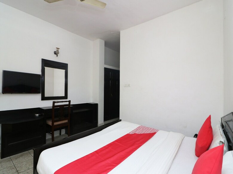 Hotel Oyo 26825 Corbett Inn