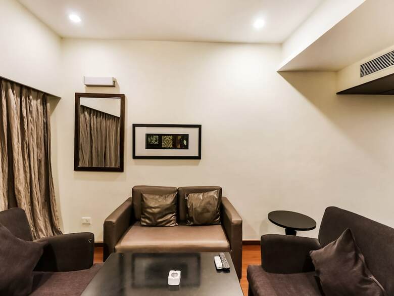 Oyo 37001 The Regency Hotel