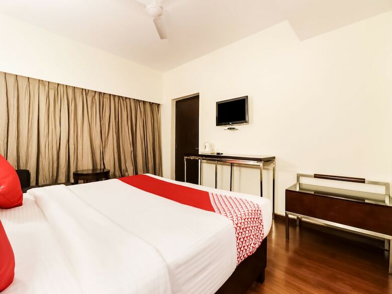 Oyo 37001 The Regency Hotel