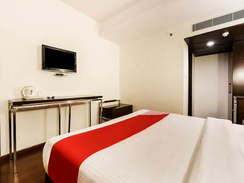 Oyo 37001 The Regency Hotel