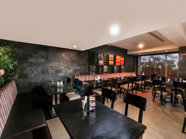 Oyo 37001 The Regency Hotel