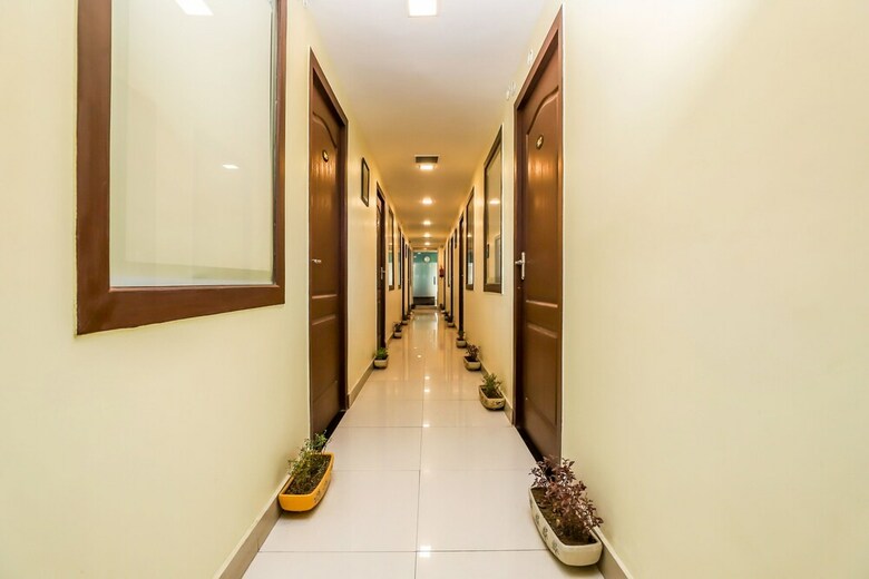 Hotel Oyo 17404 Lata Arcade Inn