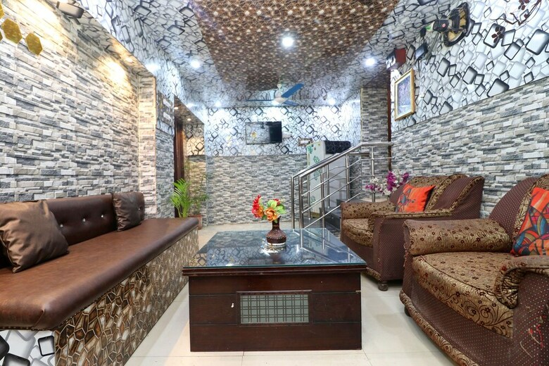 Spot On 29647 Hotel Kamal