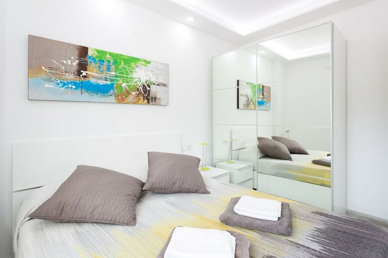 103. Apartment With Enchanting Pool View