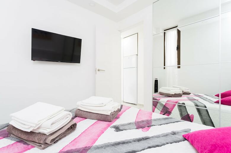 241. Quite Bungalow With Terrace And Barbecue