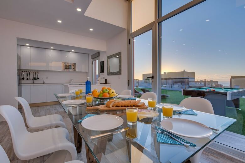 Villa Elena, Ocean View, Heated Pool