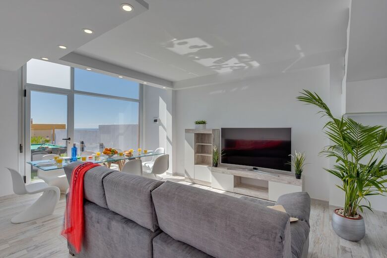 Villa Elena, Ocean View, Heated Pool