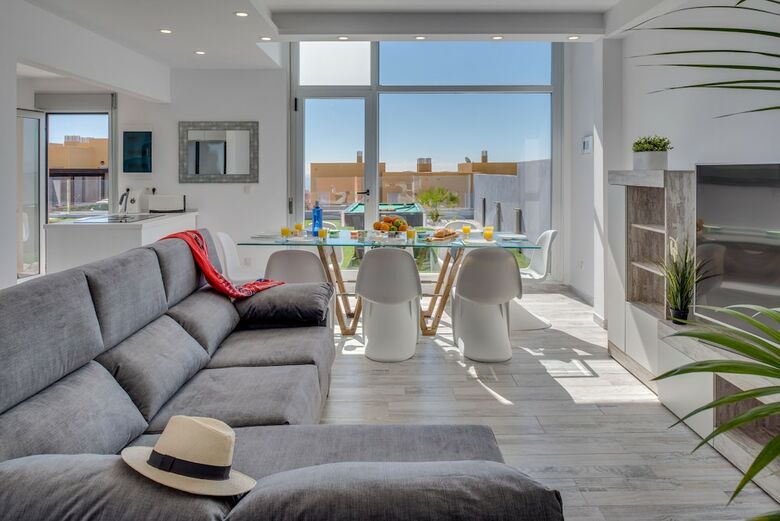Villa Elena, Ocean View, Heated Pool