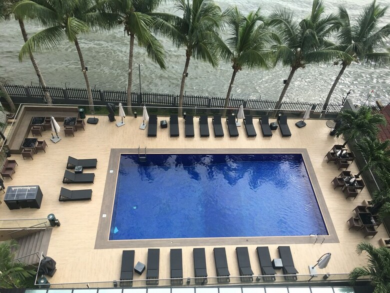 Hotel Maroko Bayshore Suites
