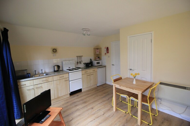 Cabana Burnbank Lodges