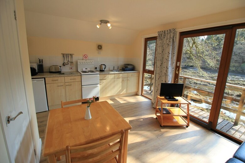Cabana Burnbank Lodges