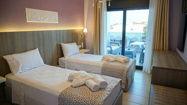 Agnes Deluxe Hotel