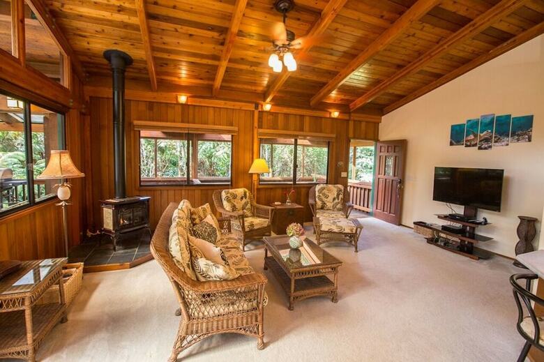 Hale Mauna Loa Upper - 11-3910 3rd St