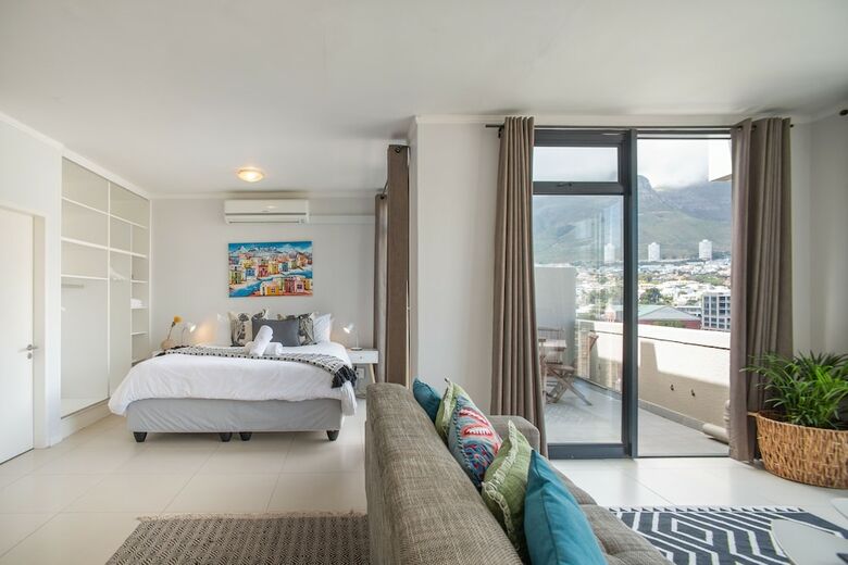 Four Seasons Apartments