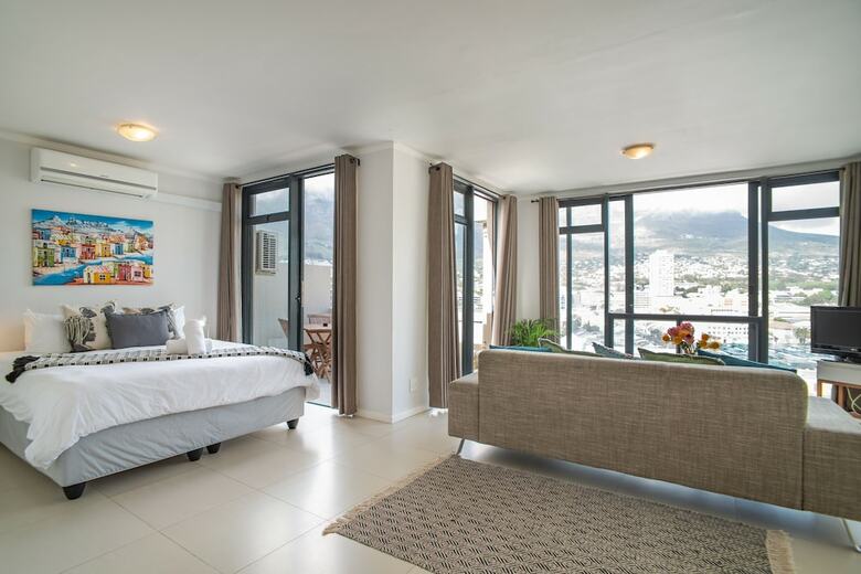 Four Seasons Apartments