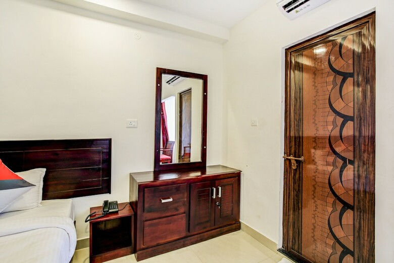 Hotel Fabexpress Pinpoint Inn