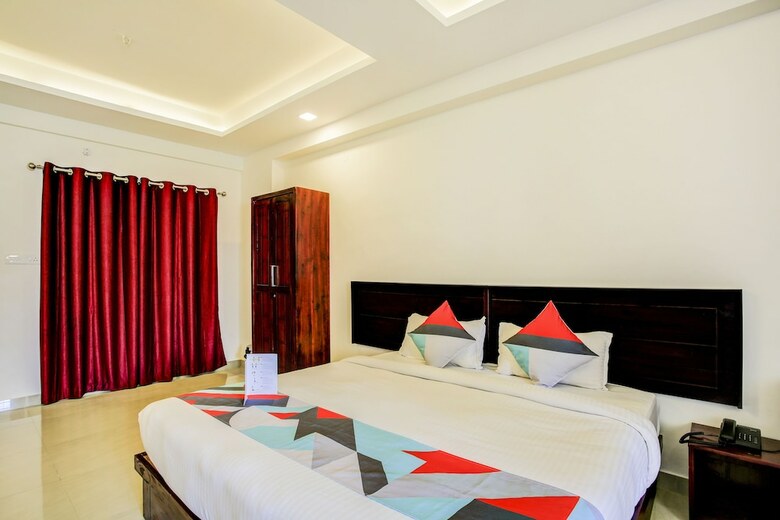 Hotel Fabexpress Pinpoint Inn