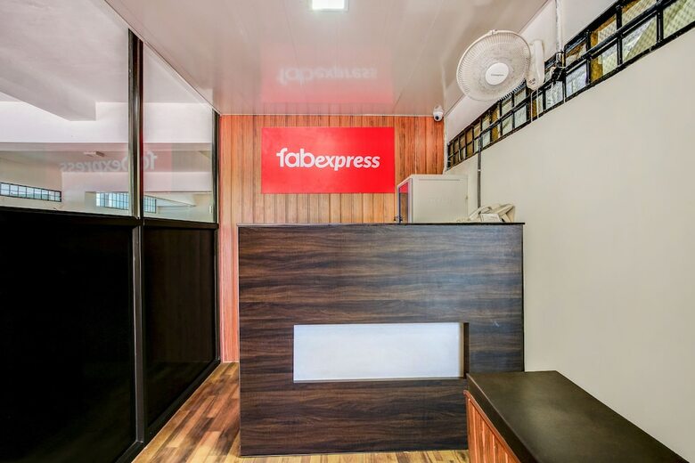 Hotel Fabexpress Pinpoint Inn