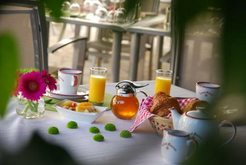Hotel Logis Le Grand Monarque - Donzy