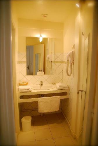 Hotel Logis Le Grand Monarque - Donzy