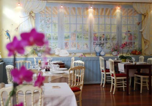 Hotel Logis Le Grand Monarque - Donzy