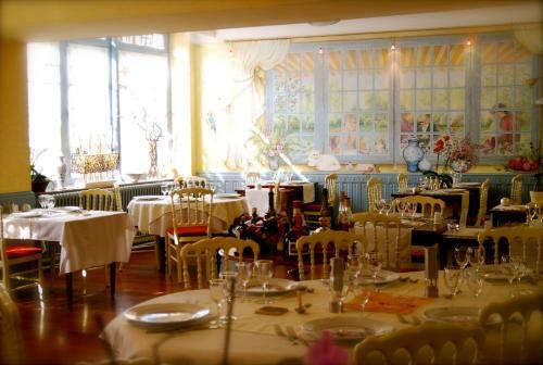 Hotel Logis Le Grand Monarque - Donzy