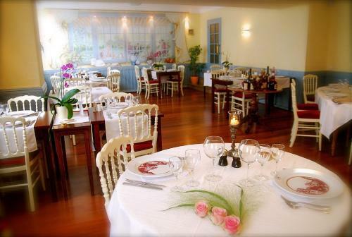 Hotel Logis Le Grand Monarque - Donzy