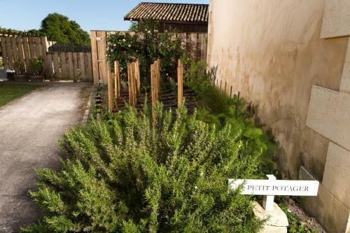Hostal Les Cinq Sens Du Ch�teau Mayne Lalande