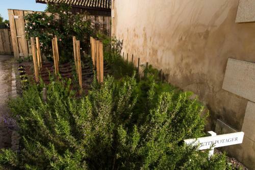 Hostal Les Cinq Sens Du Ch�teau Mayne Lalande